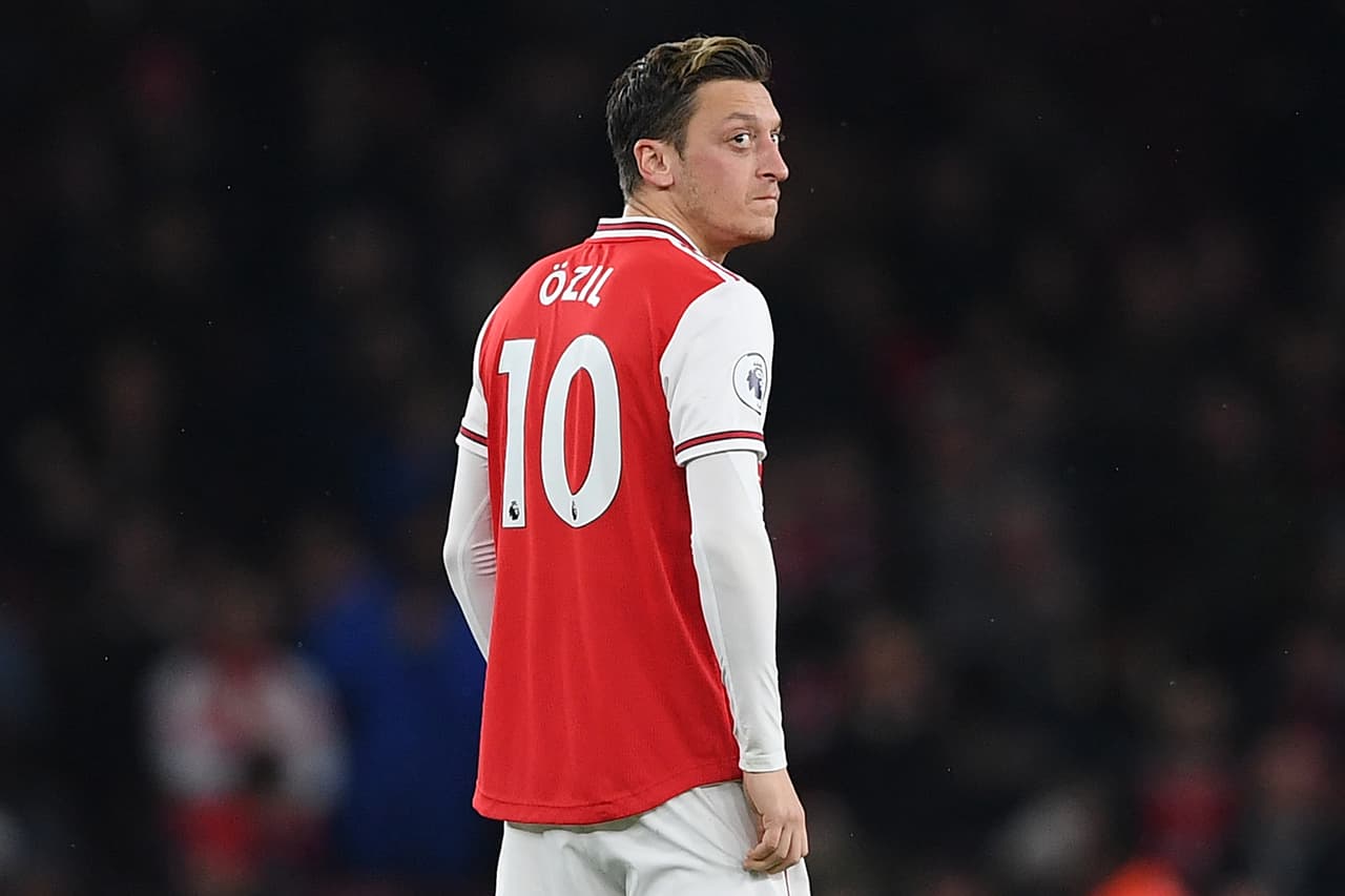 Mesut Özil llama “desleal” al Arsenal por dejarlo sin jugar