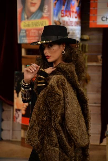 Ana Patricia nos sorprendió con su estilo, belleza y mirada penetrante al estilo de María Félix.