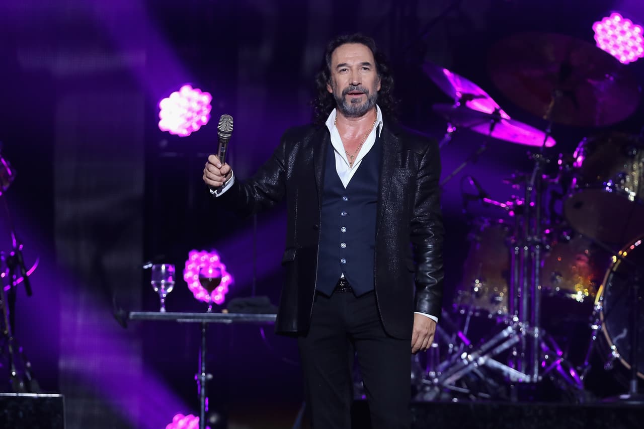 Aunque sabe que este género musical es el tema de moda, el intérprete de 'Si no te hubieras ido' confió en que esto pronto pasará, pues considera que esa "música no se hace con el alma".