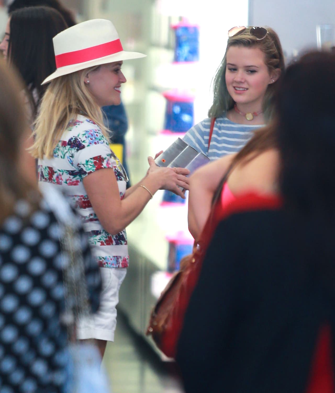 Mientras, Reese ya había elegido lo que compraría.