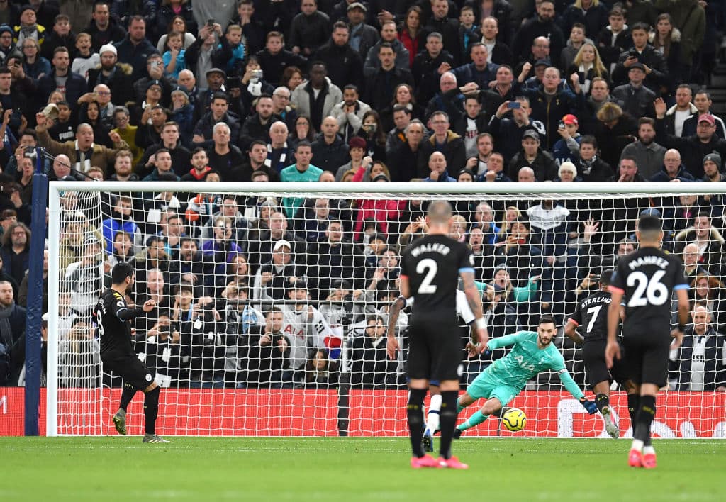 El conjuto de Guardiola ve la derrota ante el Tottenham de Mourinho 2-0, siendo la primera vez que el City no anota en 23 partidos que lleva como visita.