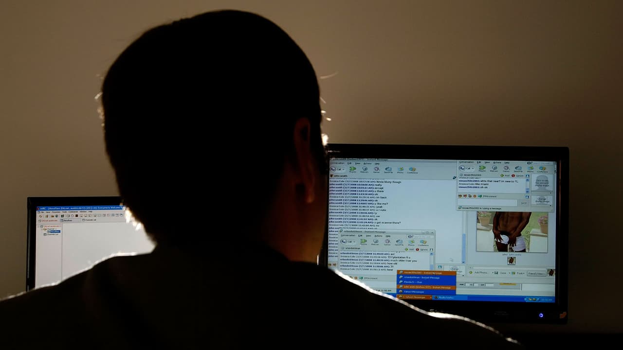 Condenan a un hombre que cuidaba de niños en Texas a 14 años de cárcel por distribuir pornografía infantil