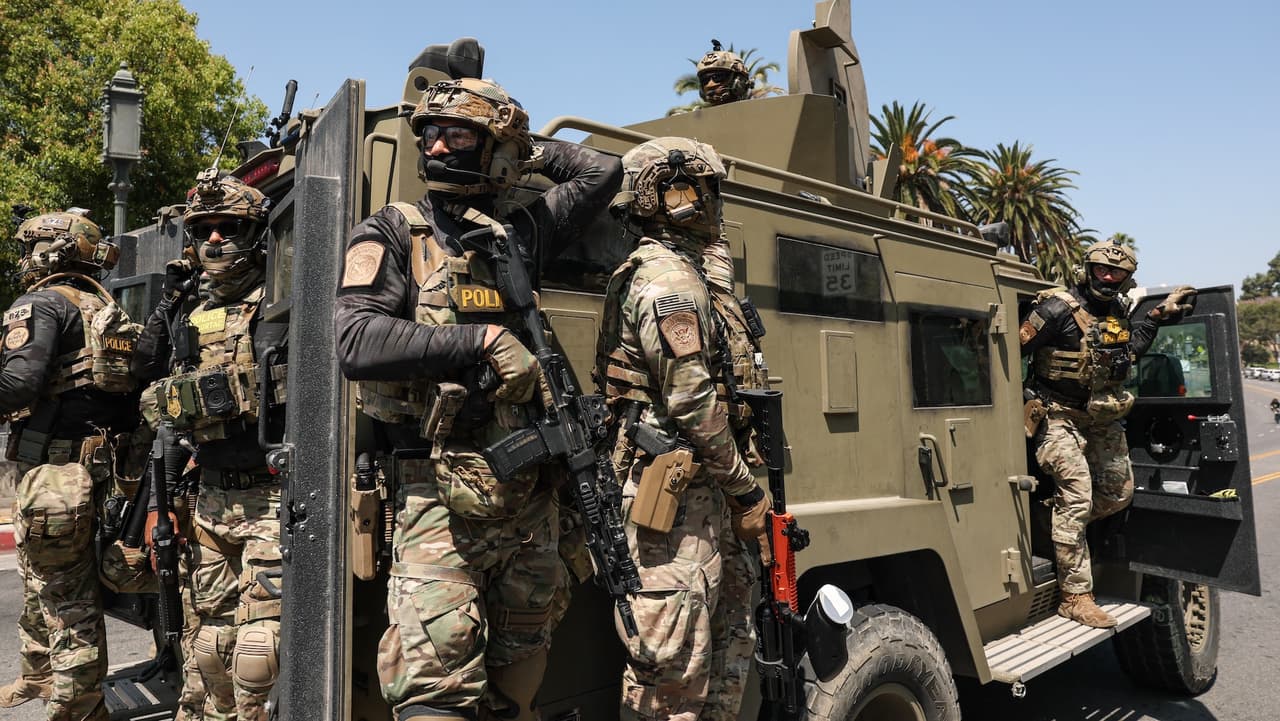 Una 
<b>redada migratoria en el MacArthur Park </b>desató una fuerte ola de críticas´, luego de que vehículos militares,
<b> </b>tropas armadas de la Guardia Nacional y agentes de inmigración irrumpieran en el parque.