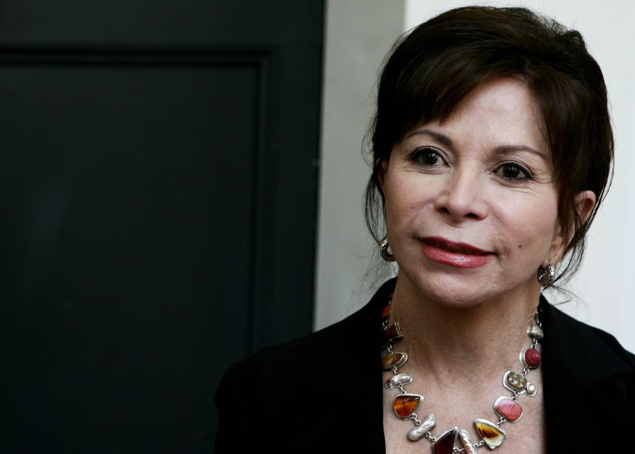 Isabel Allende es una escritora chilena de tradición del realismo mágico y es considerada una de las primeras novelistas exitosas de América Latina.