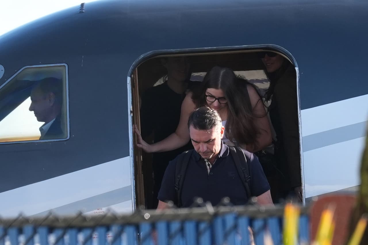 Flávio Bolsonaro aterriza en Florida tras salir de Brasil con su familia