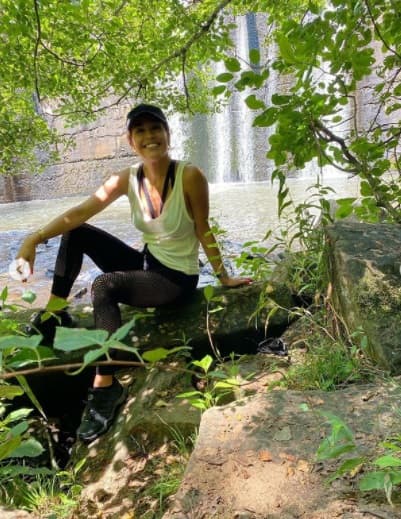 Además de admirar la naturaleza con toda tranquilidad, respirar aire puro y estar en paz, la conductora pudo ejercitarse al aire libre en Asheville.