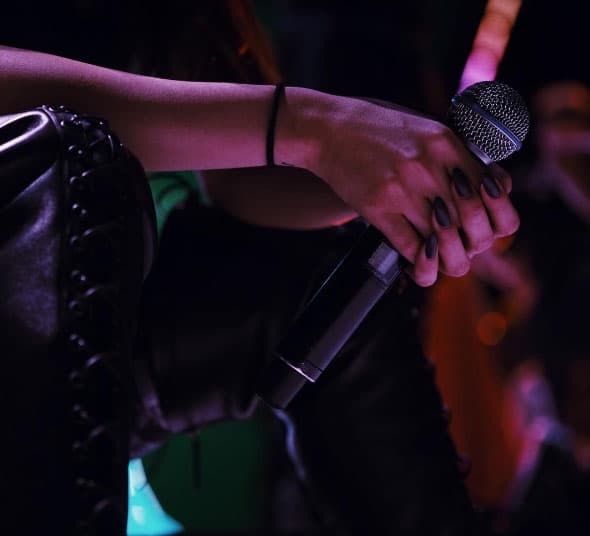 Selena y Maluma se siguieron mutuamente en Instagram y a él le gustó esta foto de ella, con pie de foto "Vente pa'cá". ¡Sí, como su canción con Ricky Martin!