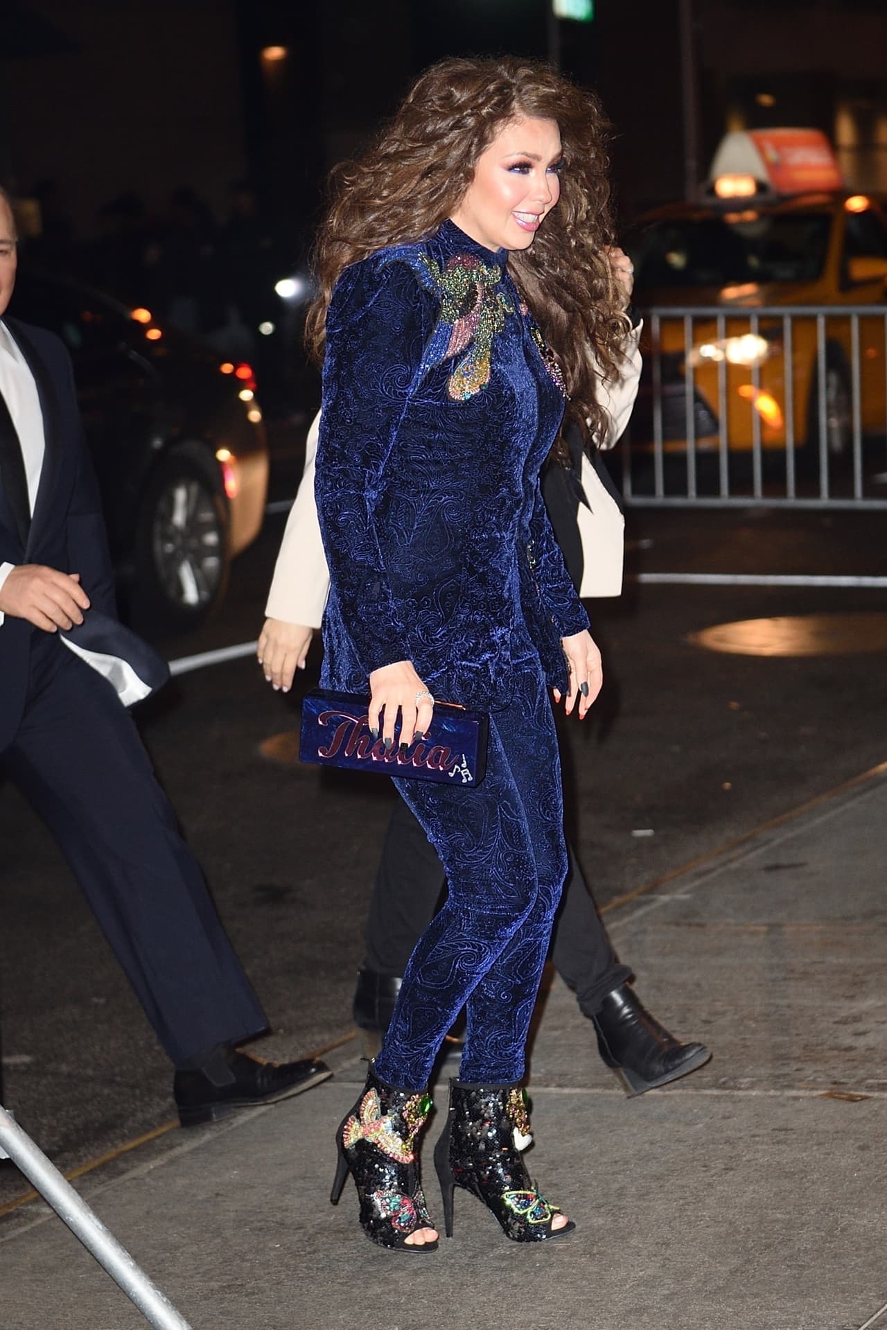 Para la fiesta previa a la entrega del GRAMMY 2018, la intérprete eligió una vez más un diseño confeccionado por Giannina Azar.