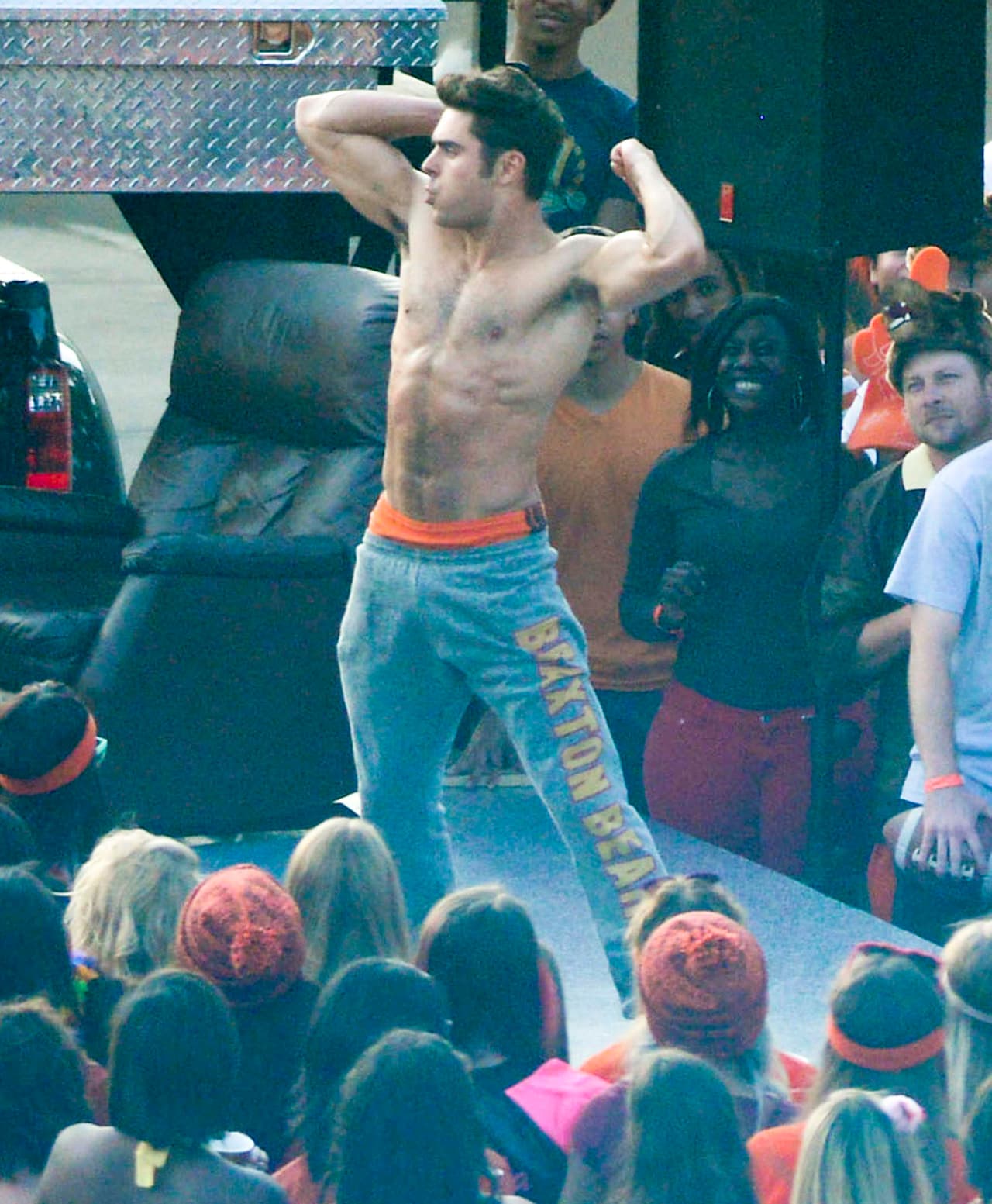 Presumió sus músculos.