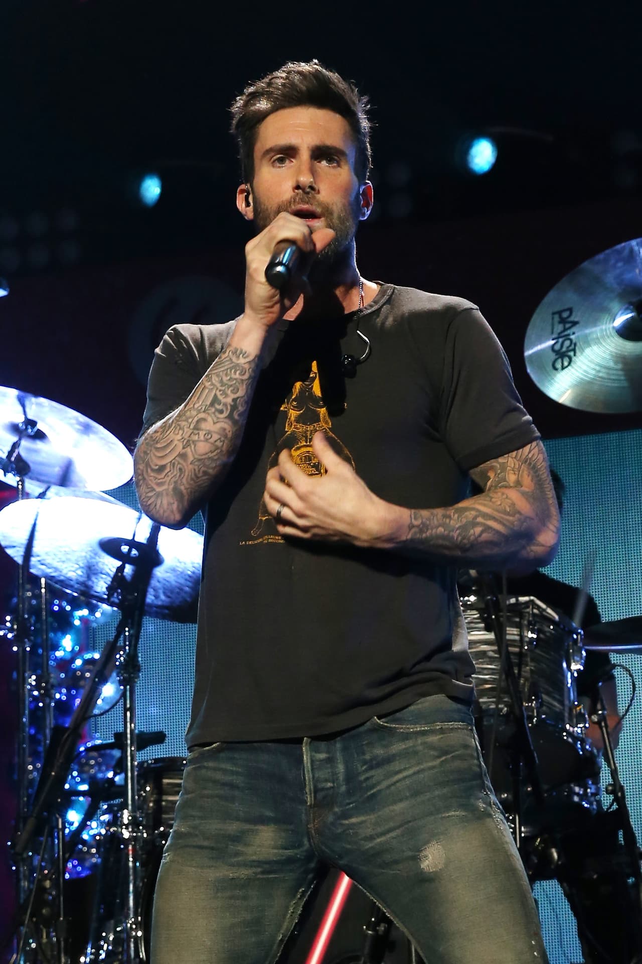 Adam Noah Levine es el líder de la banda Maroon 5, proyecto que hasta el momento está presente y que cada vez gana terreno en el ámbito musical. Levine logró que en 2003 alcanzaran la fama de una manera impresionante.
