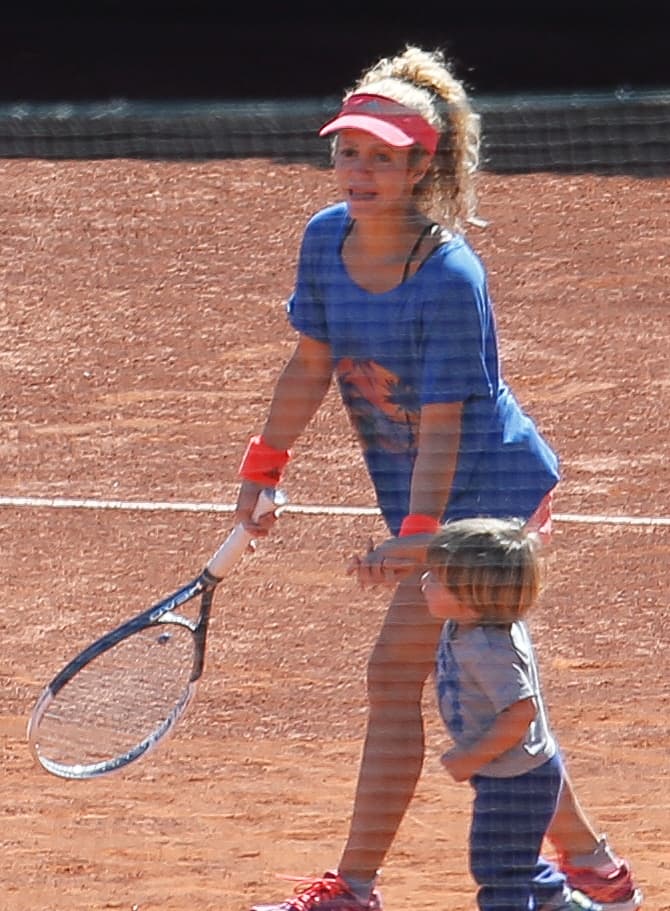 Por eso, al ser hijos de un deportista, ella los motiva para que se desarrollen en diversas actividades deportivas como el tenis.