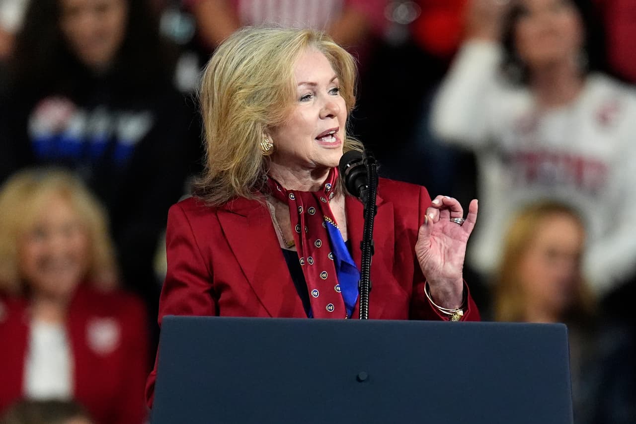 La senadora Marsha Blackburn, republicana de Tennessee y candidata a gobernadora de ese estado, habla en un mitin de campaña en el F&M Bank Arena, el sábado 10 de octubre de 2026, en Clarksville, Tennessee.
