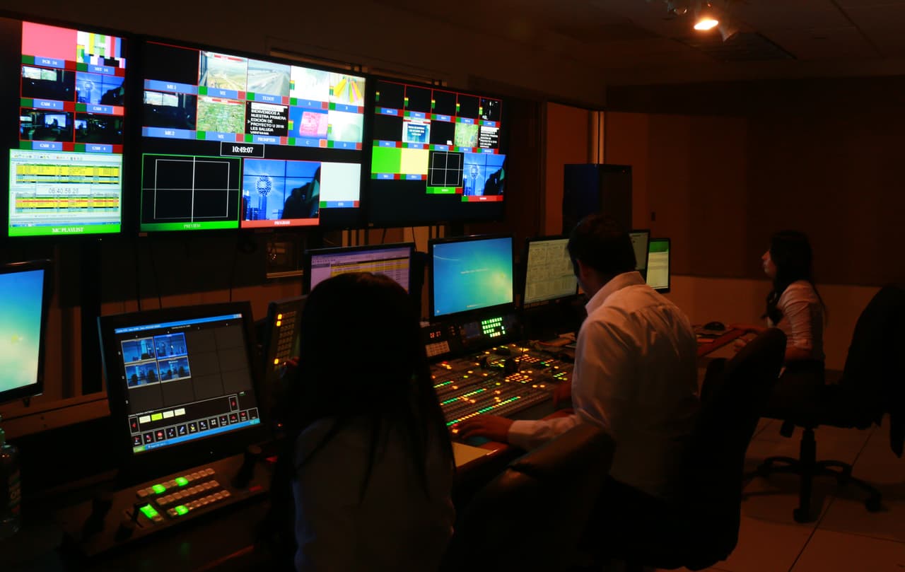 El equipo de producción listos en sus posiciones.