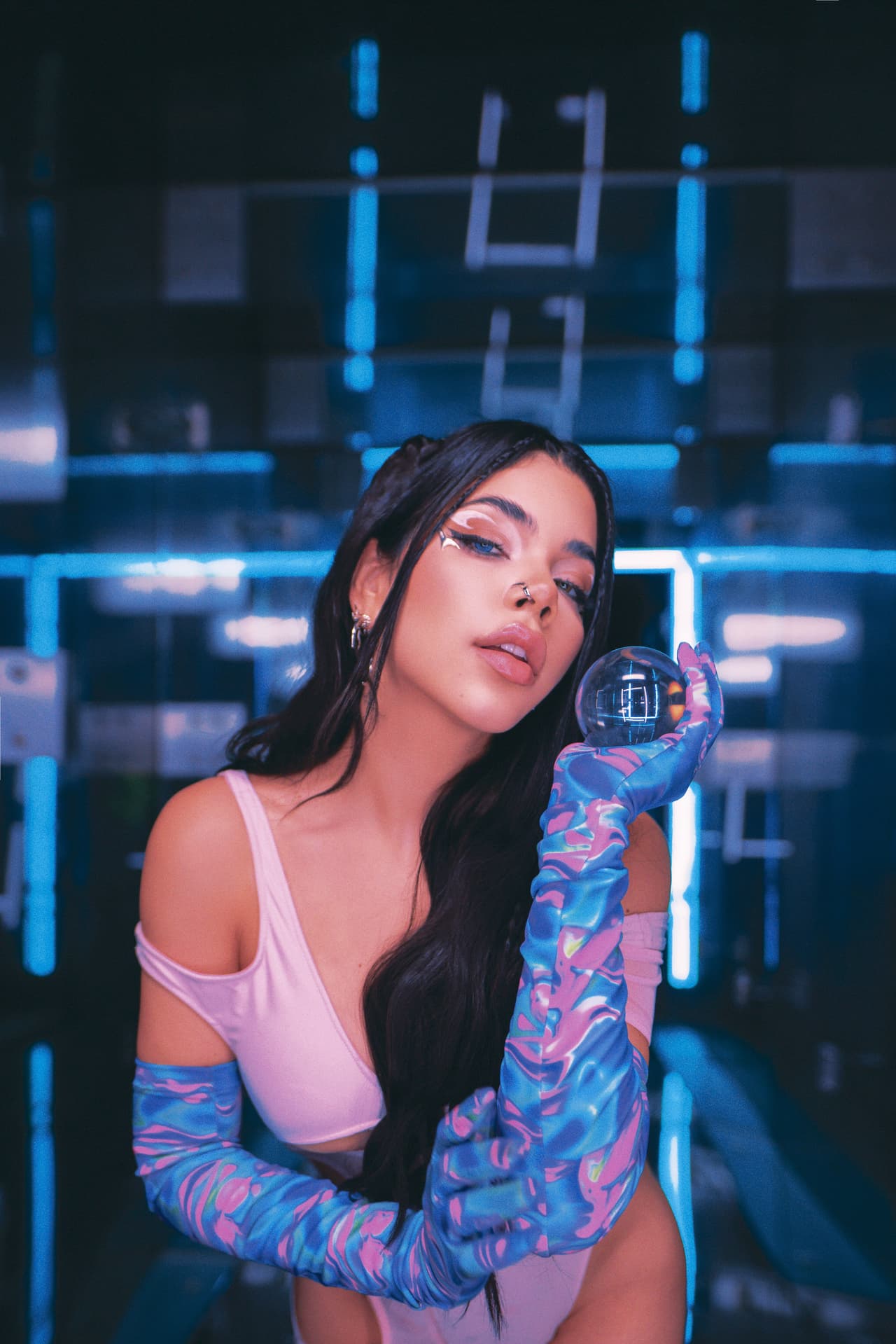 <h2 class="cms-H2-H2"><b>KENIA OS</b></h2>
<br>
<br>La joven celebridad de internet inicia su historia en Premios Juventud con 
<b>5 nominaciones</b> en las categorías: 
<b>La Nueva Generación Femenina, Girl Power, Quiero Más, Mejor Fandom y Social Dance Challenge.</b>