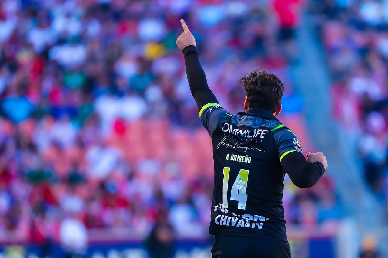 Las Chivas derrotaron a Santos Laguna por marcador de 3-1 en partido de pretemporada celebrado en Salt Lake City.