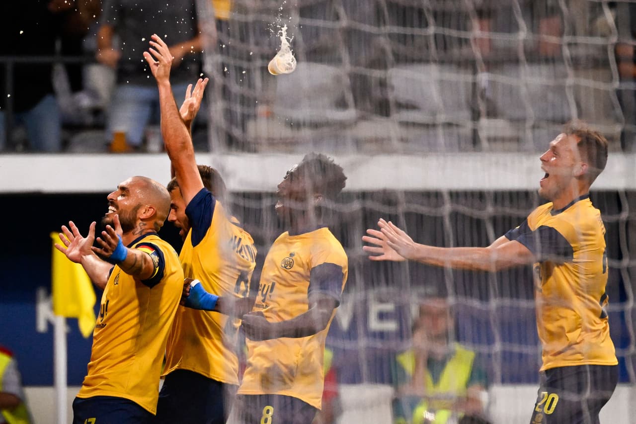 El Royale Union Saint-Gilloise dio la sorpresa al derrotar 2-0 al Rangers en Bélgica.
