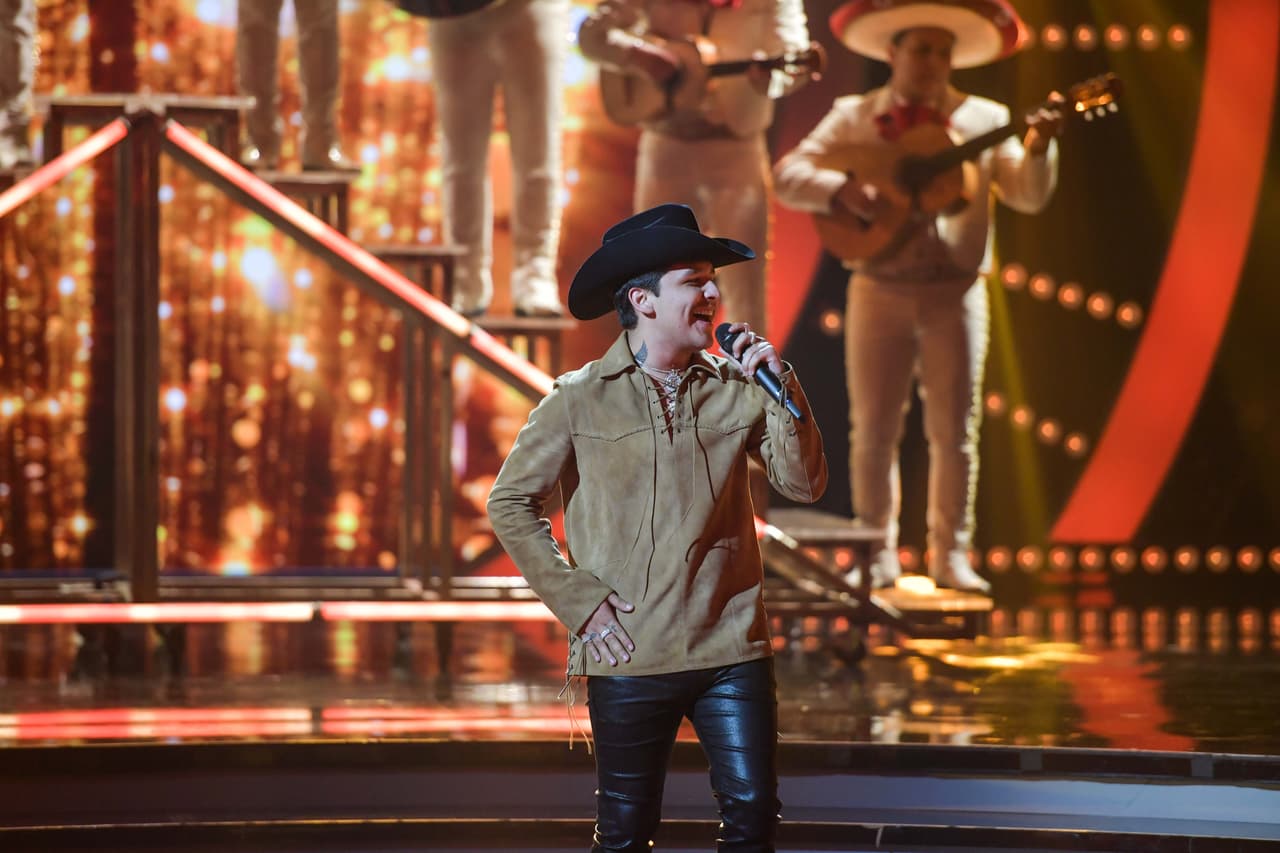 El músico llega al escenario luego de haber sido nominado en dos categorías del premio Lo Nuestro.