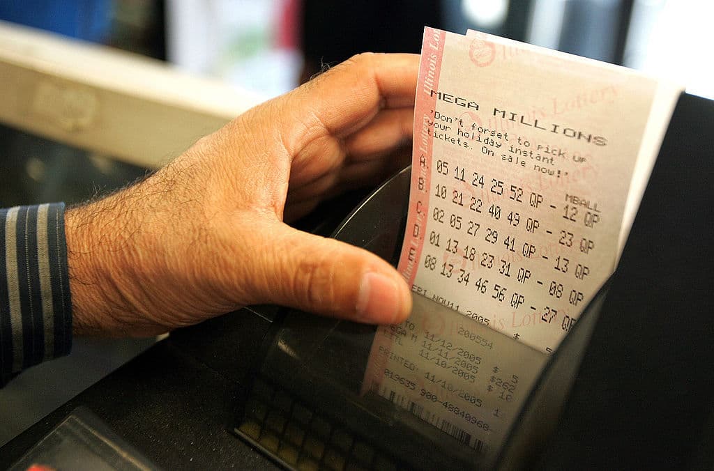 Dos afortunados ganan premio millonario de Powerball y raspadito de la lotería 