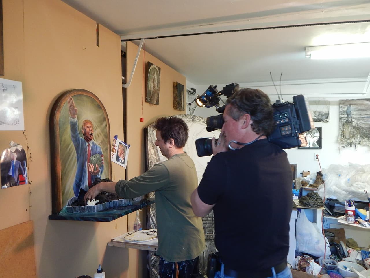 El artista Andrew Kong Knight dijo que crear la escultura de Trump fue una tarea difícil.