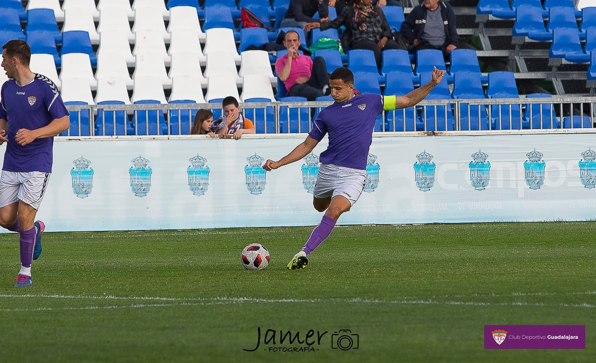 Las Chivas, Club Deportivo Guadalajara de forma oficial, tienen un gemelo en España, club con el que comparten también el nombre de la ciudad ‘Guadalajara’. En historia no hay comparación, el ‘Rebaño Sagrado’ está muy lejos del club de la tercera división de España.