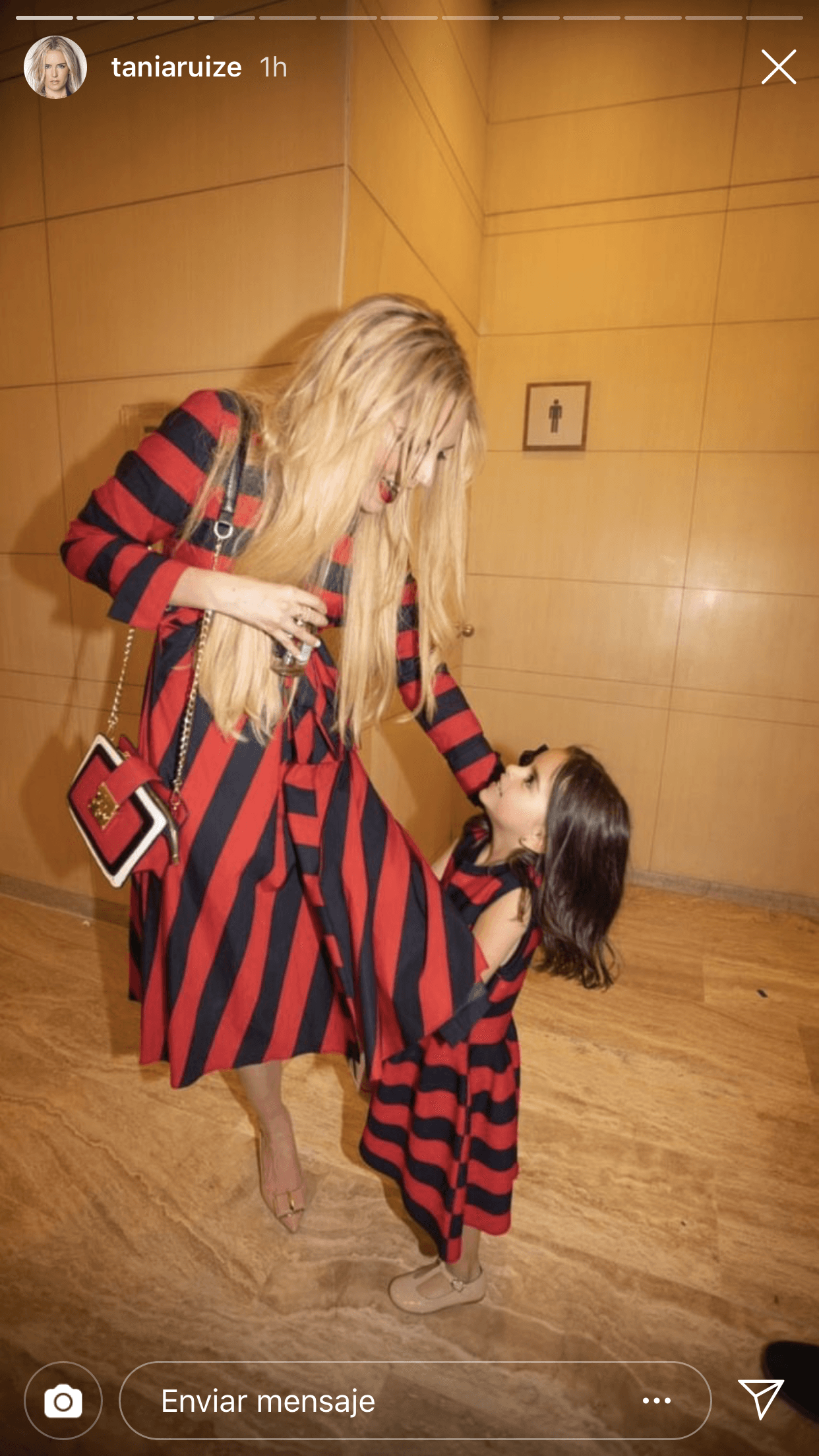 La joven originaria de San Luis Potosí celebró el cumpleaños de una persona muy especial: 
<b>su hija Carlota </b>(con ella en la foto), fruto de su relación con el empresario mexicano Bobby Domínguez, con quien mantuvo una relación amorosa por varios años.