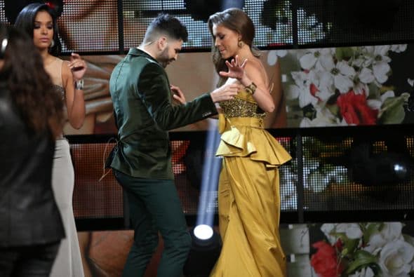 Nuestro lente intrépido te trae lo que no viste de esta gala que pareció sacada de una sesión de las Naciones Unidas. ¡Todo fue paz y amor!