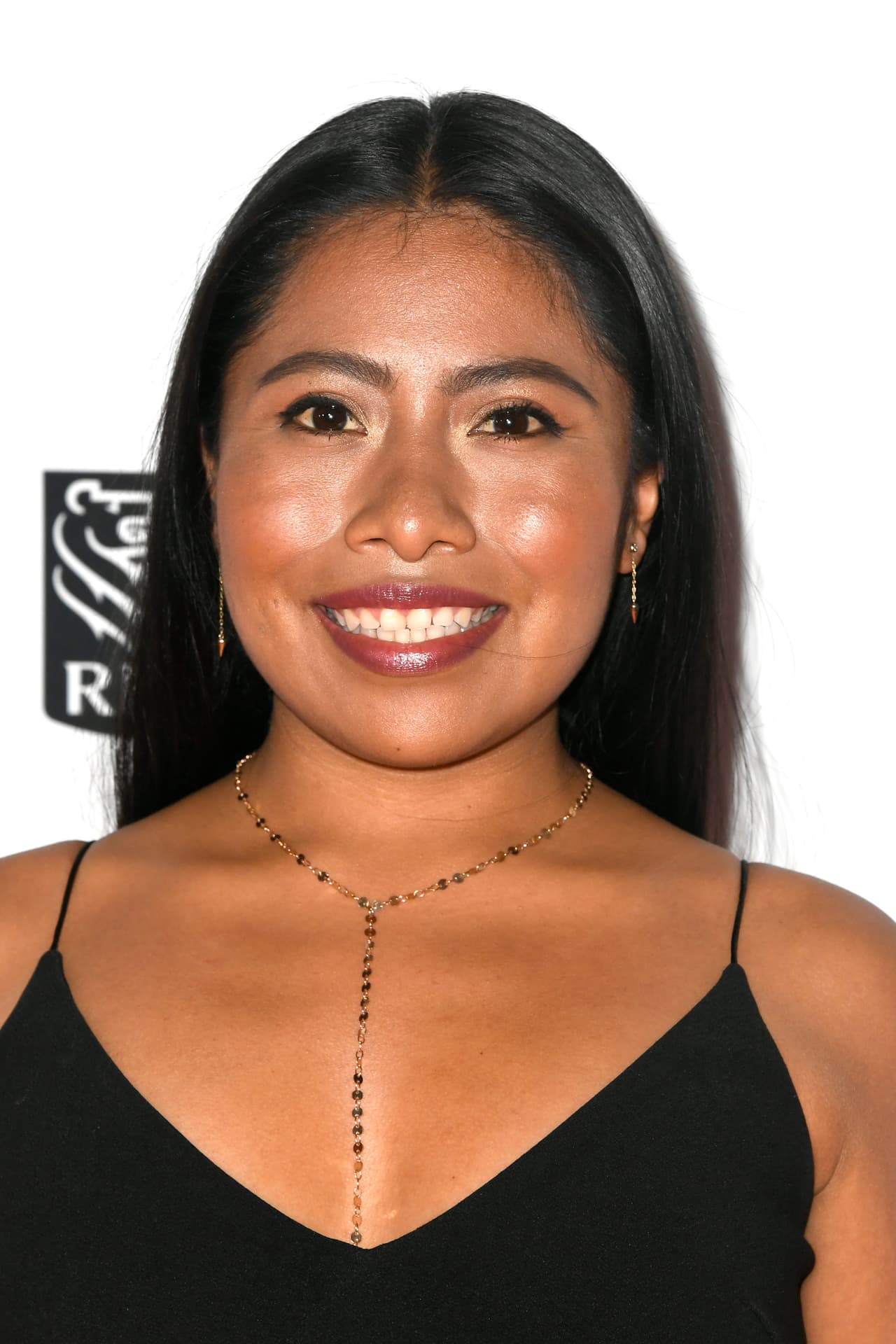 En una entrevista con la página web de la revista 
<a href="https://www.quien.com/espectaculos/2020/10/26/yalitza-nos-confiesa-que-la-llevo-a-cortar-su-larga-melena-despues-de-seis-anos?utm_source=push_notification" target="_blank">Quién</a>, Aparicio explicó que necesitaba donar su pelo como una manera de apoyar a mujeres que han tenido que enfrentarse al diagnóstico de cáncer.