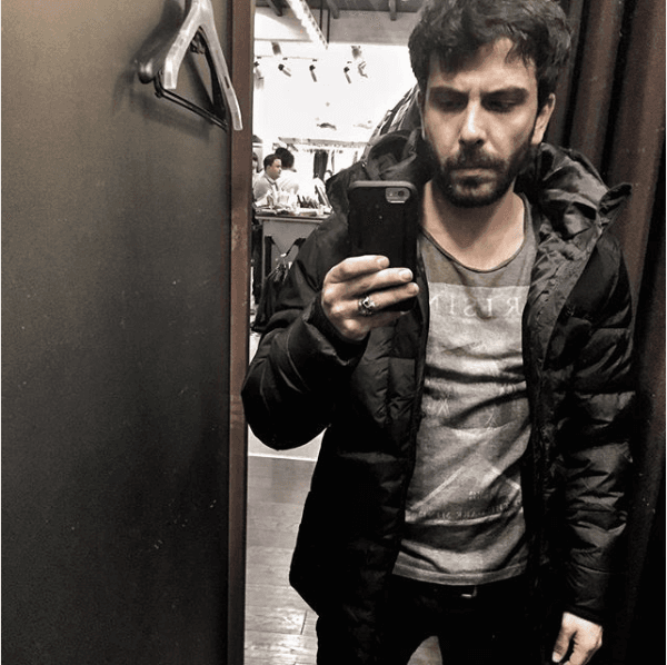 Él dará vida a Uriel, quien peleará por ella, mientras está atrapada en su casa y ayudará a su familia a rehacer su vida.