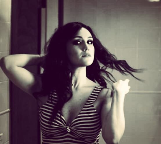 Todo sea por complacer a sus seguidores, quienes no paran de llenarla de piropos.