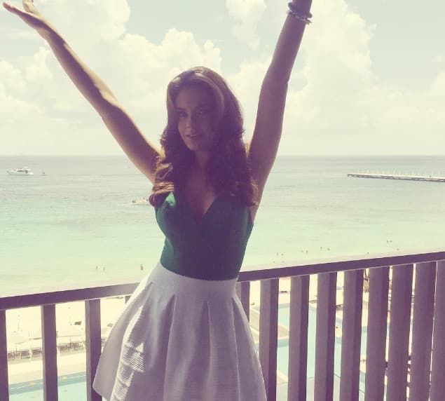 Livia Brito tampoco se olvida de poner ese toque sensual a sus outfits.