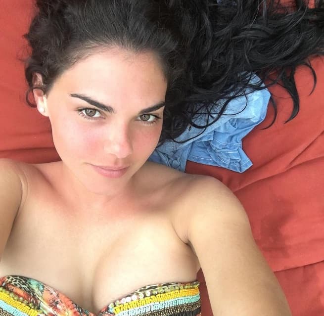 La actriz no deja de complacer así a sus seguidores en redes sociales.