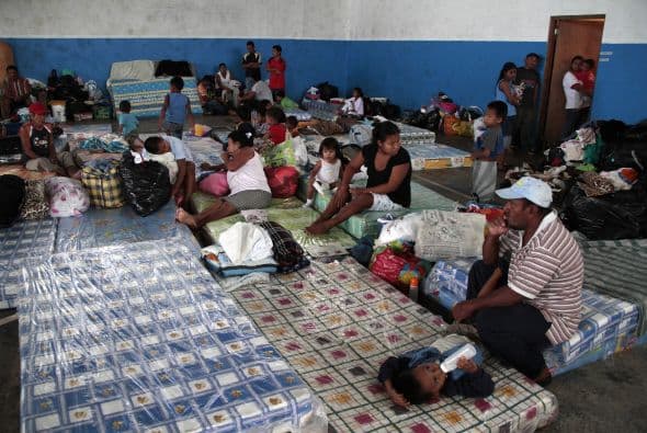 Con la pérdida de estas viviendas, unos 2,720 afectados han sido alojados en 19 albergues habilitados por las autoridades regionales.