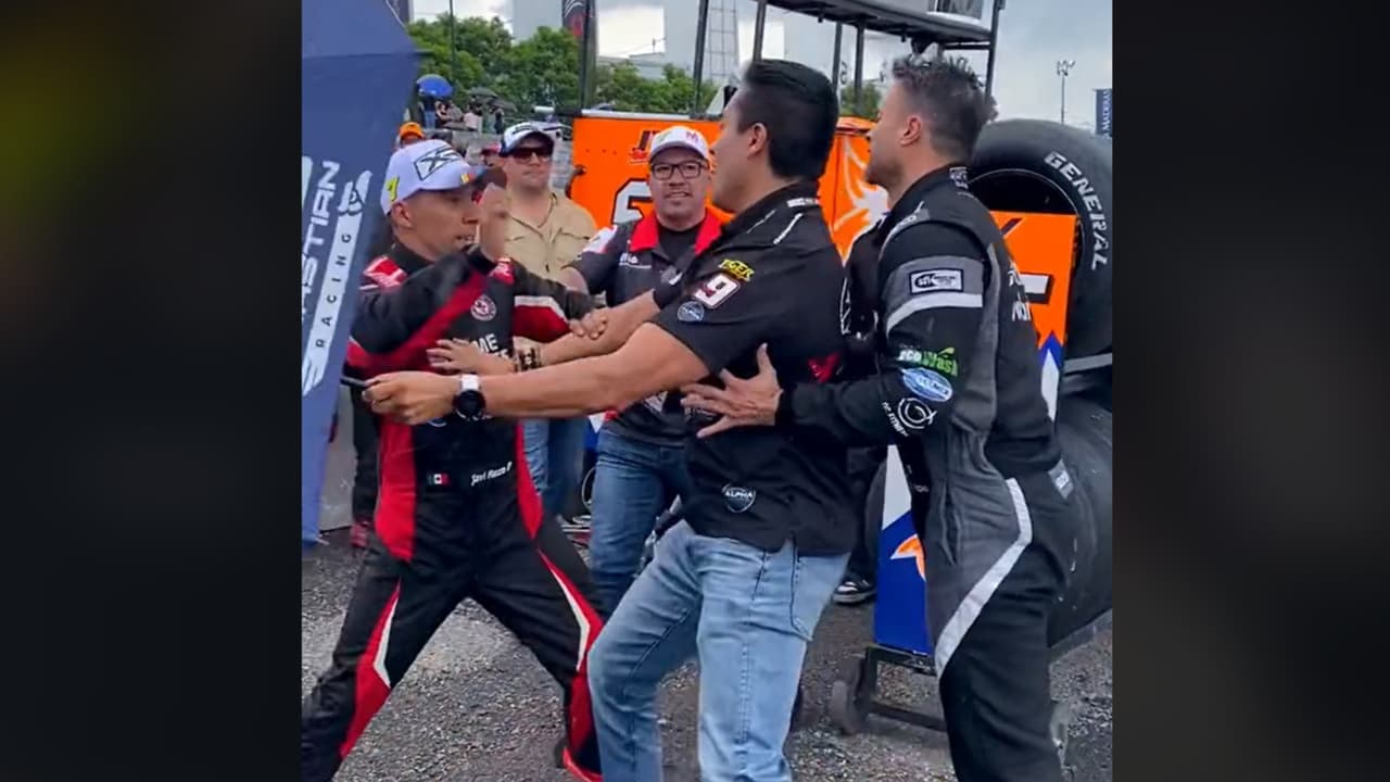 ¡Casi se van a los golpes! Bronca en Nascar México por impacto en pista 