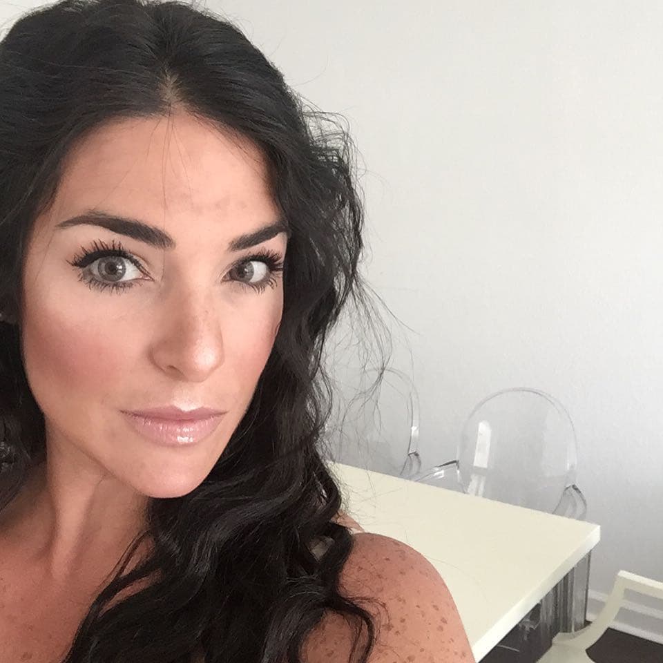 Además de hablar varios idiomas y es "una mujer muy sensible", ella ha protagonizado telenovelas como ‘La vida entera’ y ha compartido con grandes estrellas de la TV.