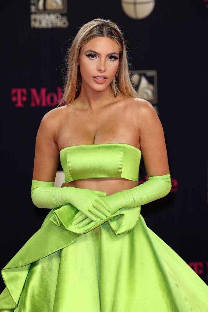 El pasado 24 de febrero se llevó a cabo la 
<a href="https://www.univision.com/shows/premio-lo-nuestro/premio-lo-nuestro-2022-resumen-fotos">ceremonía Premio Lo Nuestro 2022 en la ciudad de Miami</a> y como era de esperarse, las celebridades deslumbraron con sus vestidos.