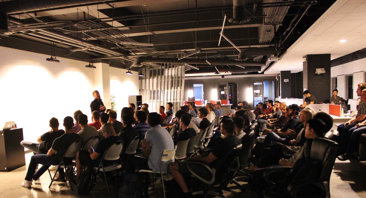 45 jóvenes propondrán soluciones tecnológicas a los problemas de los inmigrantes en el hackathon de UndocuMedia