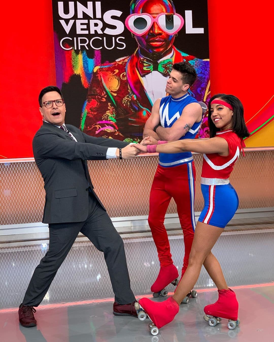 UniverSoul Circus nos visitó con su gran talento y Raúl no quiso perderse la oportunidad de tomarse una foto.
