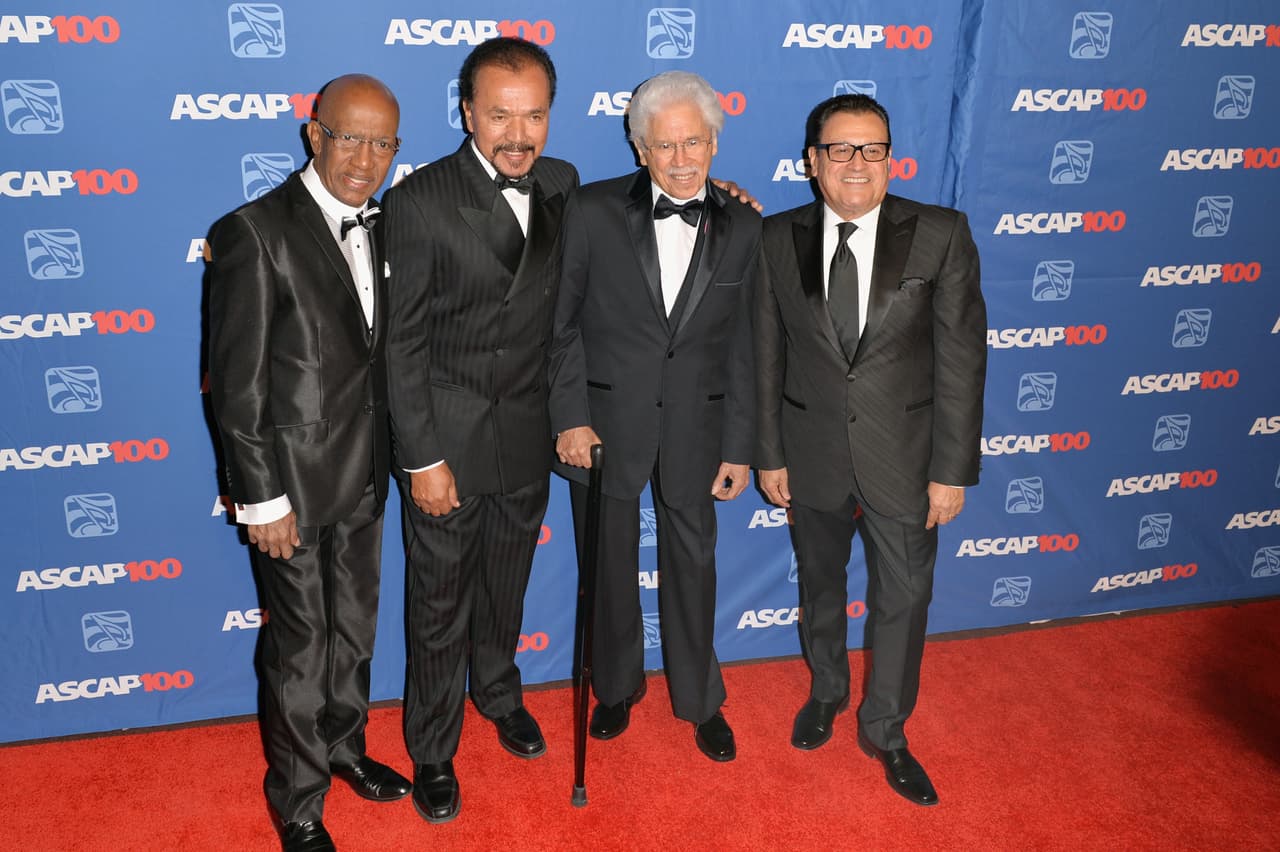 El equipo médico, además, le haría exámenes para determinar cuál era el estado de salud del cantante de 70 años. 
<br>