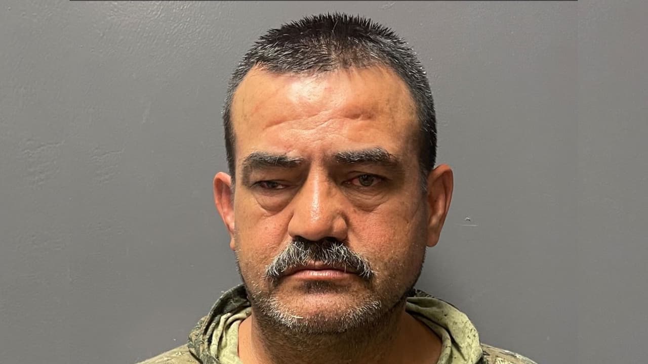 Agentes del Sector Tucson arrestaron a un tercer migrante con una condena por homicidio en una semana. Sigifredo Delgadillo-Ramírez, inmigrante mexicano, fue arrestado cerca de Nogales, Arizona. En 1992, fue condenado por tres cargos de intento de asesinato en primer grado en Orange County, California.