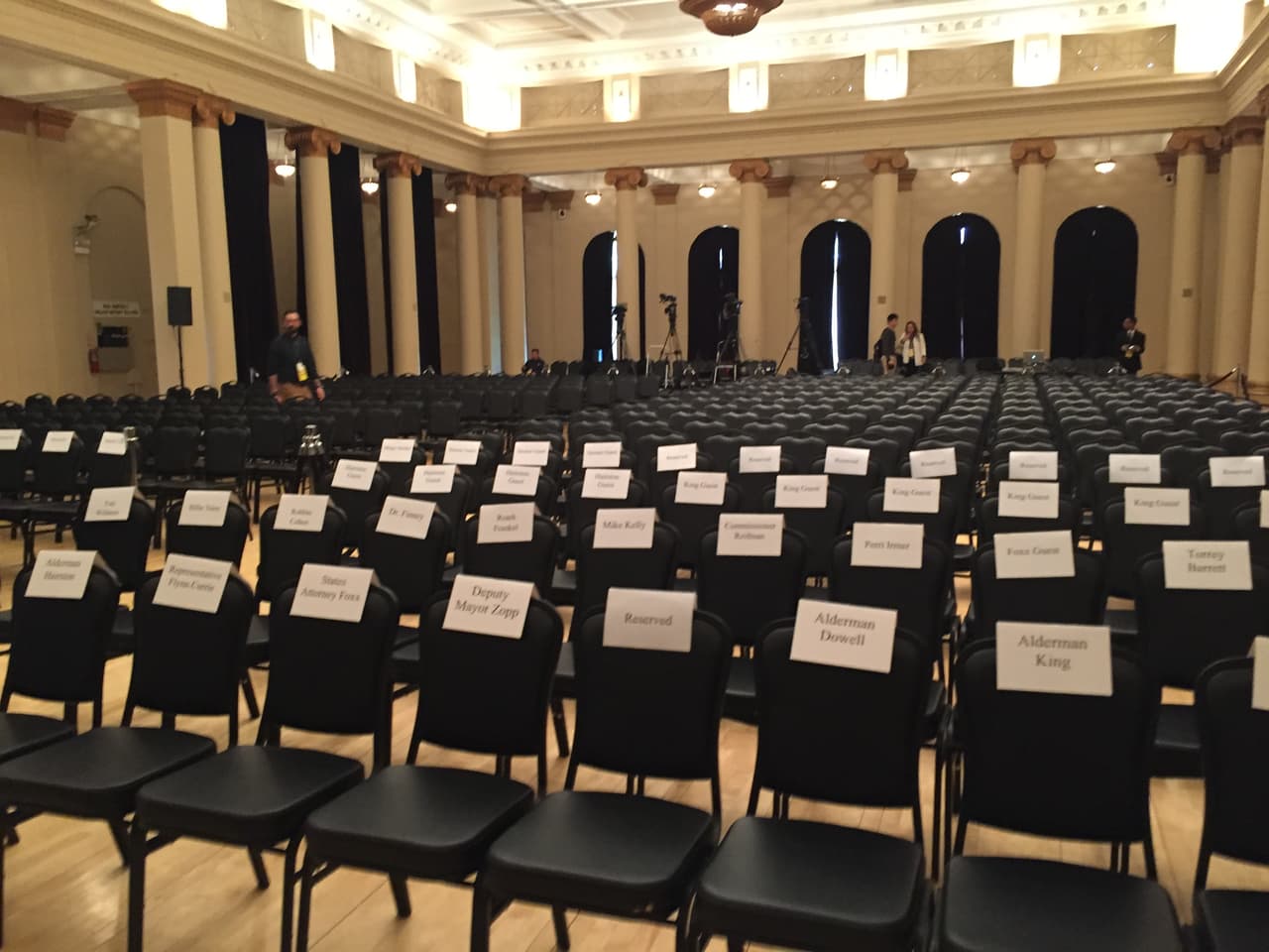 Entre los invitados al evento está el alcalde Rahm Emanueal, los concejales, entre otros.