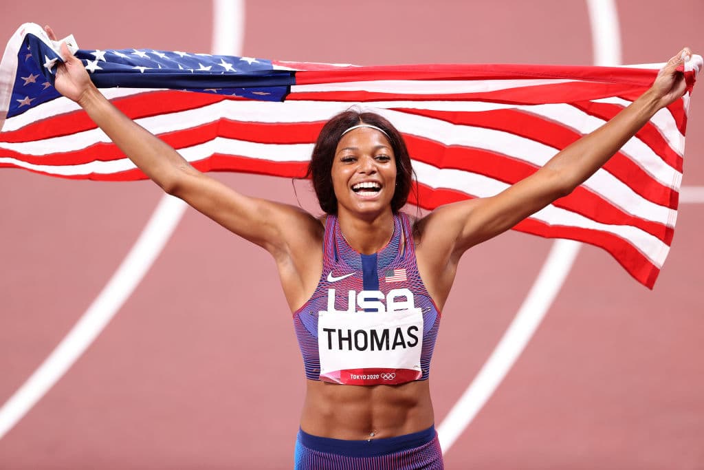 Gabby Thomas se presentó por completo al mundo el martes por la noche.