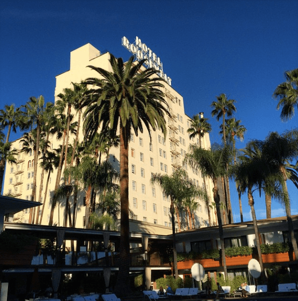Visitantes han reportado que las luces de sus cuartos se apagan y encienden solas y que los grifos de agua se abren por su propia cuenta. Los conserjes aseguran que reciben llamadas de habitaciones sin ocupantes.