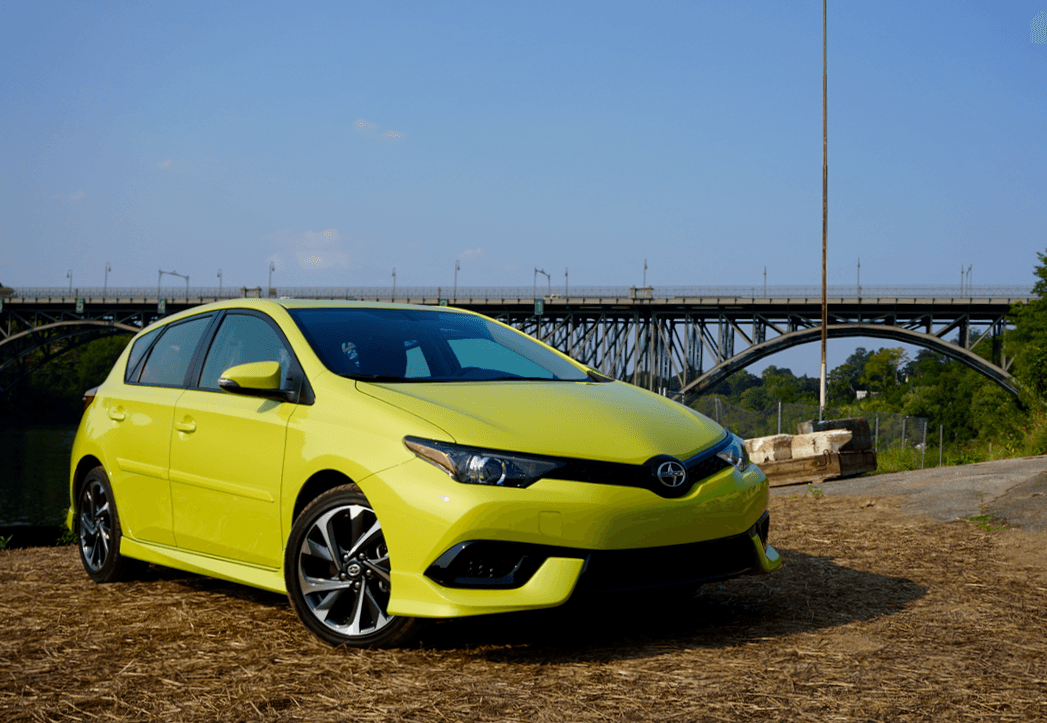 Scion iM 2017, para quienes el Corolla no es suficiente