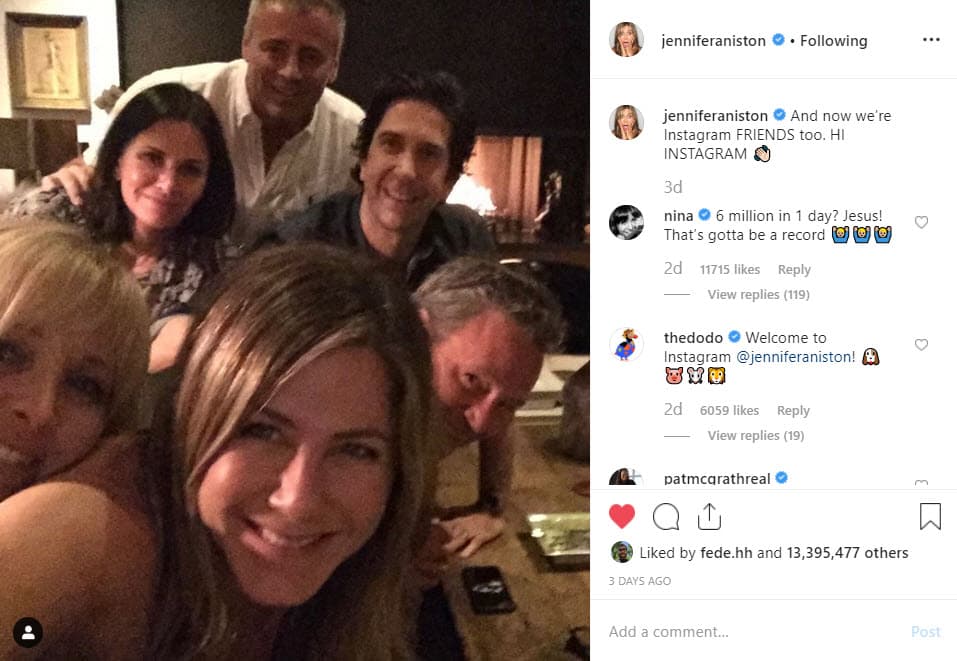 Con una 'selfie' donde aparece con sus amigos y excompañeros de la exitosa serie 'Friends', en solo 5 horas con 16 minutos la actriz obtuvo la cantidad necesaria de 'followers' para 
<a href="https://www.univision.com/famosos/jennifer-aniston-le-arrebata-a-meghan-markle-y-el-principe-harry-el-record-guinness-que-tenian-en-instagram-fotos">quitarle el trono a Meghan Markle y el príncipe Harry</a>. 
<br>