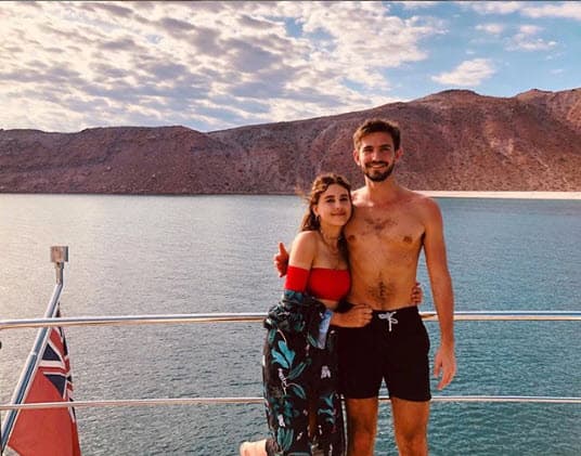 Un seguidor le preguntó qué es lo que más le gusta de él: "¡Es 
<b><a href="https://www.univision.com/shows/despierta-america/paulina-goto-regresa-a-las-telenovelas-dispuesta-a-vencer-el-silencio-y-estrenando-galan-video" target="_blank">el mejor novio</a></b> y mejor amigo del mundo!", contestó Goto.