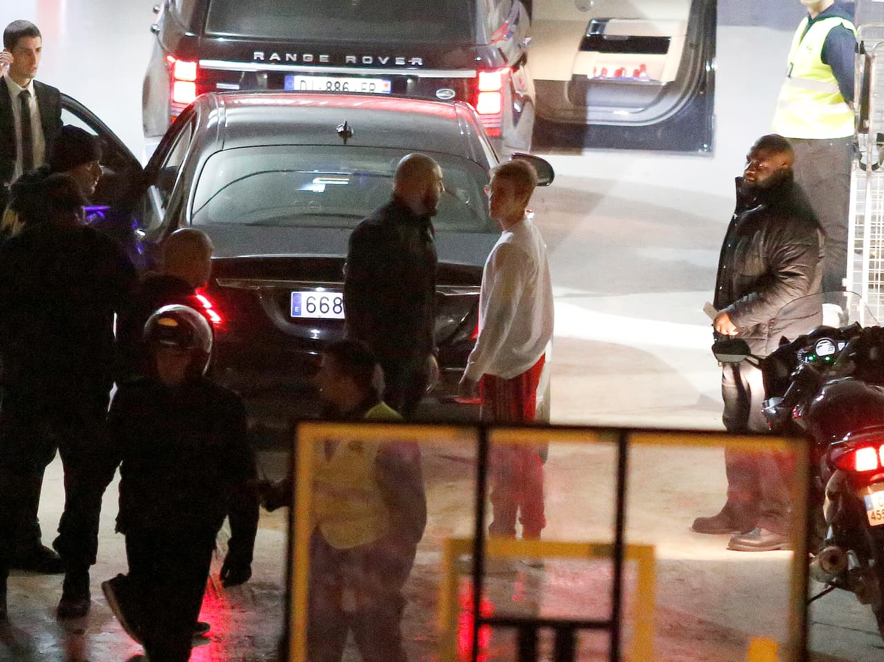 No podía creer que su cantante favorito lo hubiera golpeado.