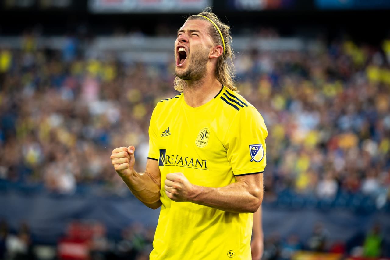 Defensor central - WALKER ZIMMERMAN (Nashville SC)
<br>