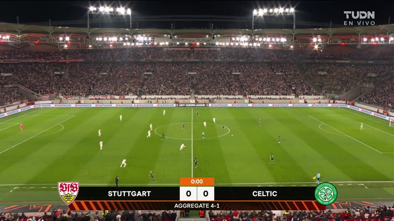 ¡GOL!  anota para Celtic. Luke McCowan