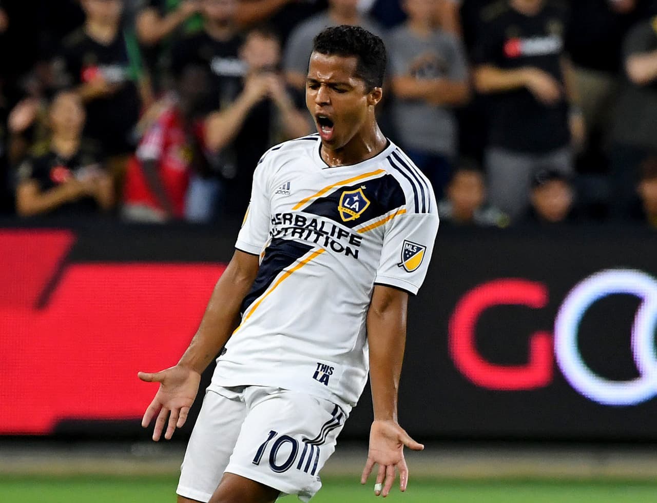 LA Galaxy buscaría reducir el salario de Gio dos Santos hasta un 75 por ciento