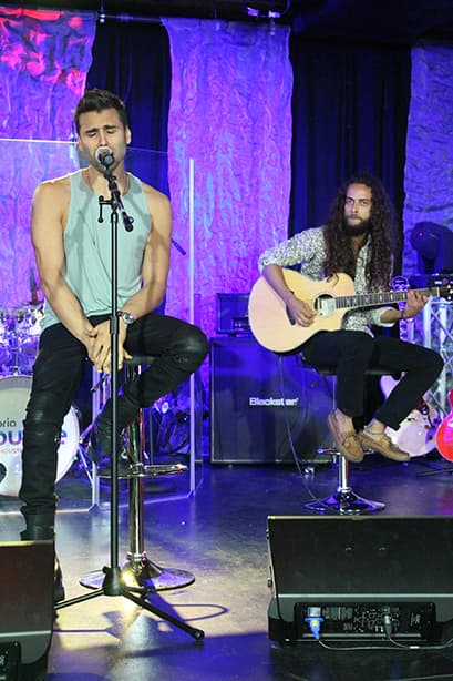 Houston disfrutó un concierto muy íntimo de Christian Daniel